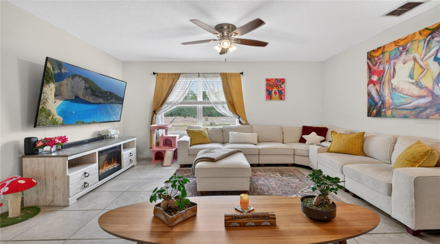 DAVENPORT, Florida 33897, 4 Bedrooms Bedrooms, ,2 BathroomsBathrooms,Residential,For Sale,FOX SQUIRREL,0,MFRO6377896