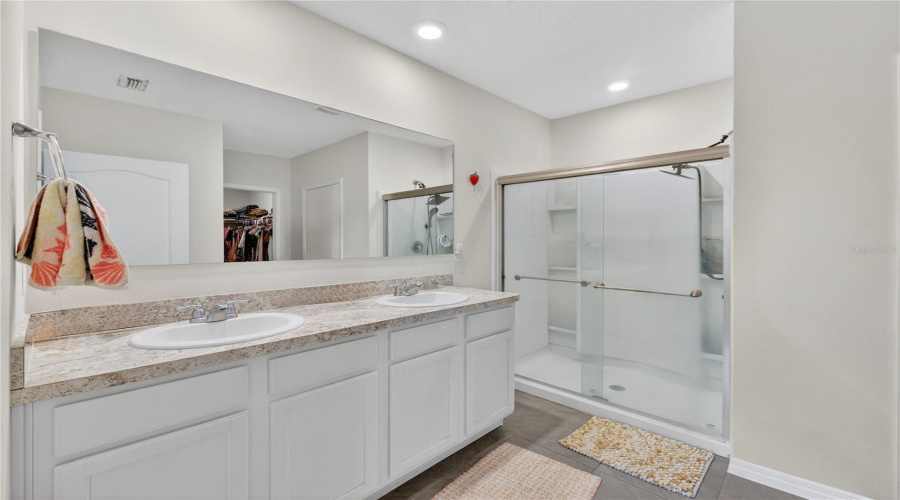 DAVENPORT, Florida 33897, 4 Bedrooms Bedrooms, ,2 BathroomsBathrooms,Residential,For Sale,FOX SQUIRREL,0,MFRO6377896