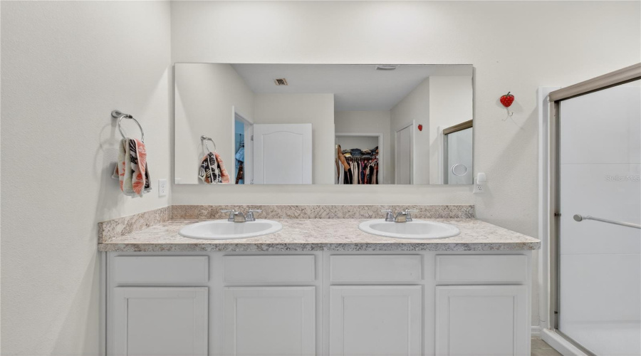 DAVENPORT, Florida 33897, 4 Bedrooms Bedrooms, ,2 BathroomsBathrooms,Residential,For Sale,FOX SQUIRREL,0,MFRO6377896