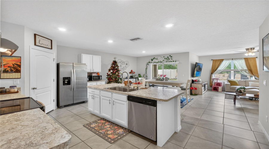 DAVENPORT, Florida 33897, 4 Bedrooms Bedrooms, ,2 BathroomsBathrooms,Residential,For Sale,FOX SQUIRREL,0,MFRO6377896