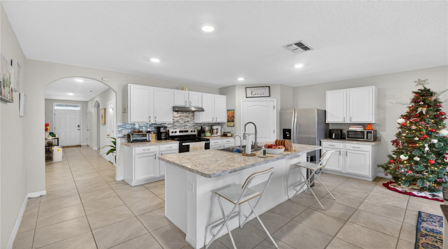 DAVENPORT, Florida 33897, 4 Bedrooms Bedrooms, ,2 BathroomsBathrooms,Residential,For Sale,FOX SQUIRREL,0,MFRO6377896