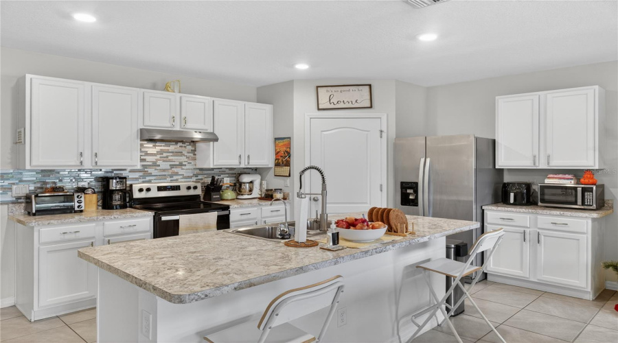 DAVENPORT, Florida 33897, 4 Bedrooms Bedrooms, ,2 BathroomsBathrooms,Residential,For Sale,FOX SQUIRREL,0,MFRO6377896