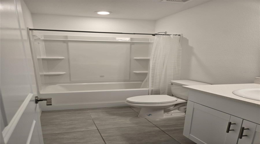 DAVENPORT, Florida 33837, 3 Bedrooms Bedrooms, ,2 BathroomsBathrooms,Residential,For Sale,PENGUIN,0,MFRS5141044