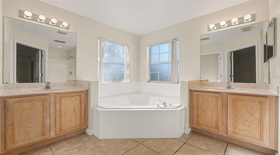 KISSIMMEE, Florida 34747, 7 Bedrooms Bedrooms, ,6 BathroomsBathrooms,Residential,For Sale,LA ISLA,0,MFRO6377229