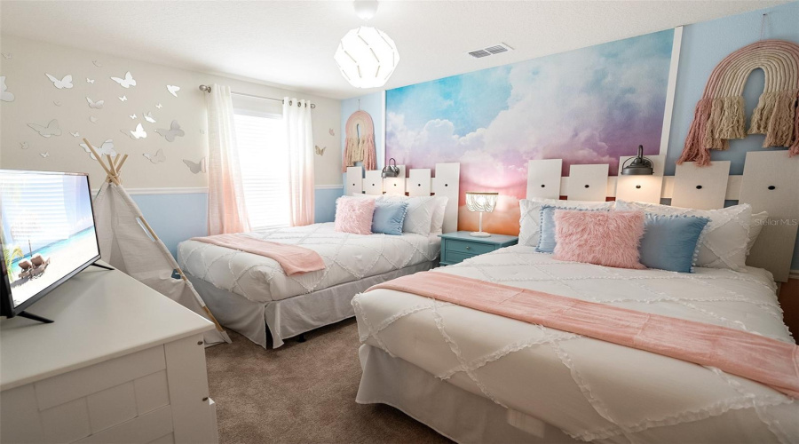 DAVENPORT, Florida 33897, 7 Bedrooms Bedrooms, ,5 BathroomsBathrooms,Residential,For Sale,LANA,0,MFRO6378042