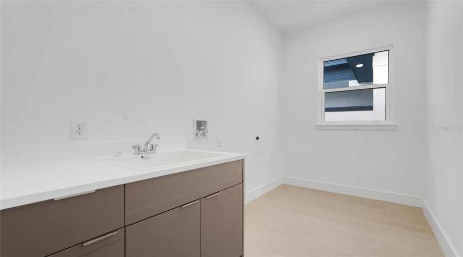 DAVENPORT, Florida 33837, 3 Bedrooms Bedrooms, ,3 BathroomsBathrooms,Residential,For Sale,KENSINGTON,0,MFRO6378045