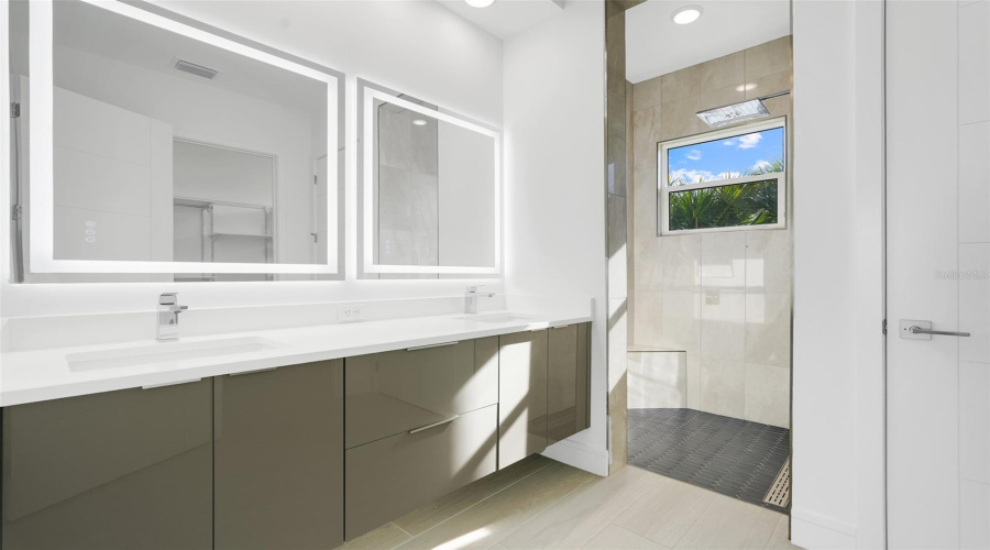 DAVENPORT, Florida 33837, 3 Bedrooms Bedrooms, ,3 BathroomsBathrooms,Residential,For Sale,KENSINGTON,0,MFRO6378045