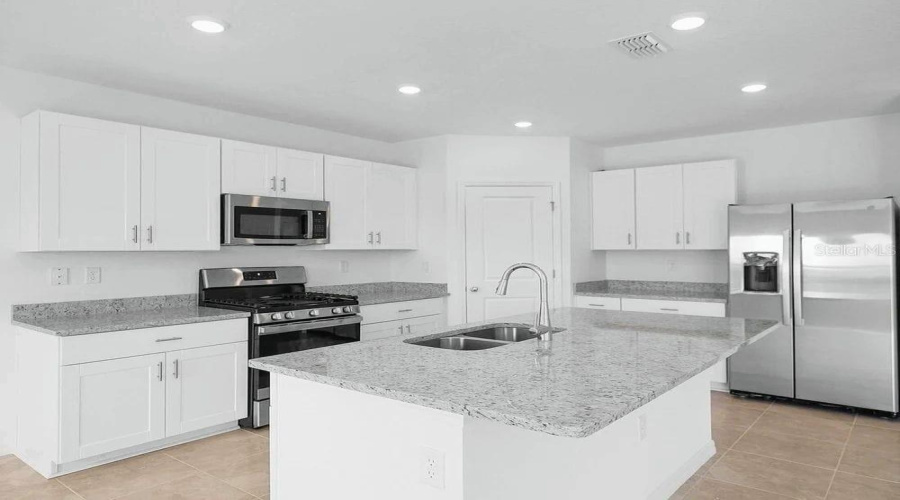 DAVENPORT, Florida 33897, 5 Bedrooms Bedrooms, ,3 BathroomsBathrooms,Residential,For Sale,COSTA BLANCA,0,MFRS5142752