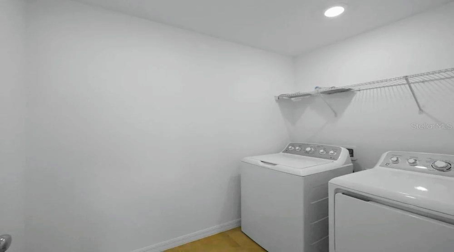 DAVENPORT, Florida 33897, 5 Bedrooms Bedrooms, ,3 BathroomsBathrooms,Residential,For Sale,COSTA BLANCA,0,MFRS5142752