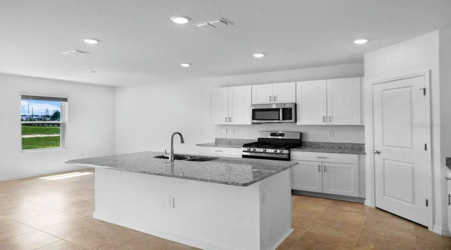 DAVENPORT, Florida 33897, 5 Bedrooms Bedrooms, ,3 BathroomsBathrooms,Residential,For Sale,COSTA BLANCA,0,MFRS5142752