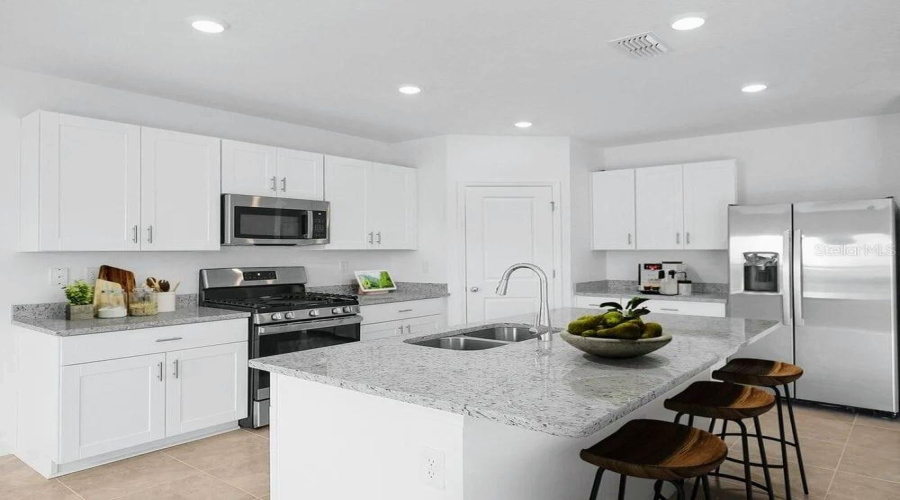 DAVENPORT, Florida 33897, 5 Bedrooms Bedrooms, ,3 BathroomsBathrooms,Residential,For Sale,COSTA BLANCA,0,MFRS5142752