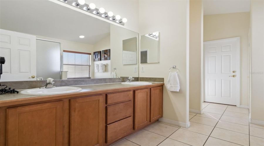 KISSIMMEE, Florida 34747, 6 Bedrooms Bedrooms, ,4 BathroomsBathrooms,Residential,For Sale,POMO,0,MFRS5142746