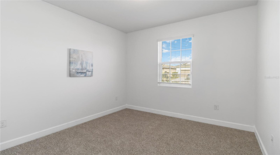 Front bedroom that can also be used as an office