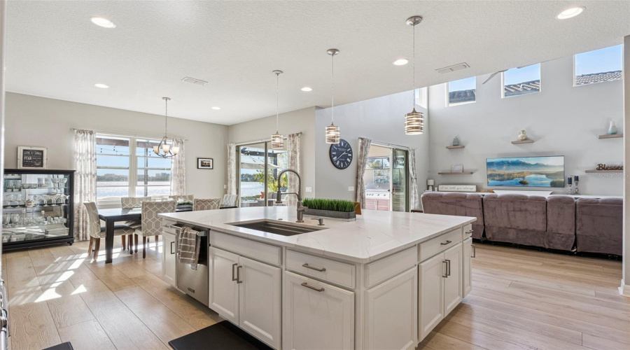 ORLANDO, Florida 32836, 4 Bedrooms Bedrooms, ,3 BathroomsBathrooms,Residential,For Sale,LEMON LAKE,0,MFRO6375590