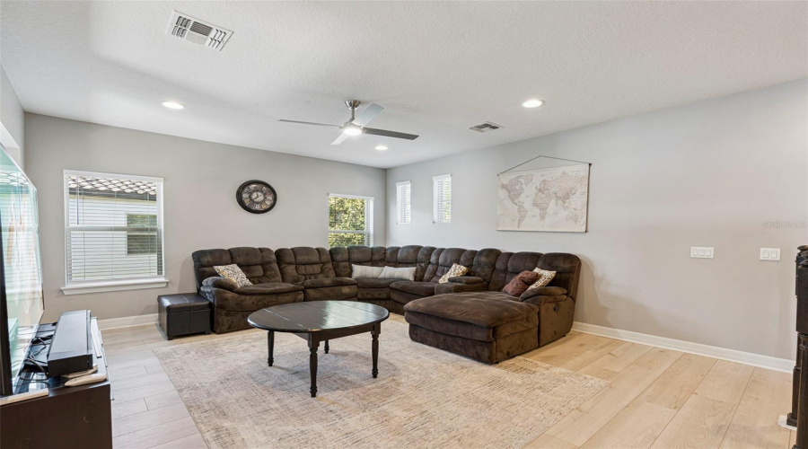 ORLANDO, Florida 32836, 4 Bedrooms Bedrooms, ,3 BathroomsBathrooms,Residential,For Sale,LEMON LAKE,0,MFRO6375590