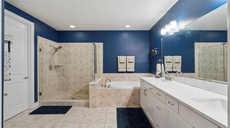 ORLANDO, Florida 32836, 4 Bedrooms Bedrooms, ,3 BathroomsBathrooms,Residential,For Sale,LEMON LAKE,0,MFRO6375590