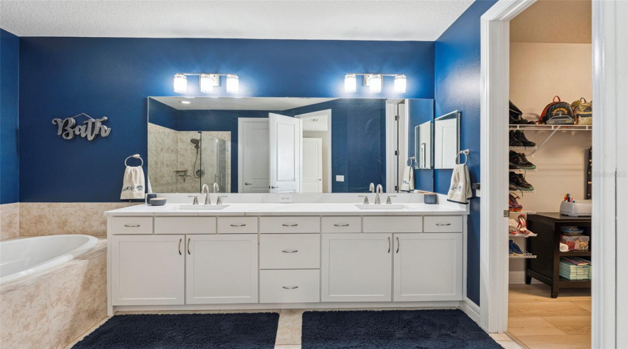 ORLANDO, Florida 32836, 4 Bedrooms Bedrooms, ,3 BathroomsBathrooms,Residential,For Sale,LEMON LAKE,0,MFRO6375590