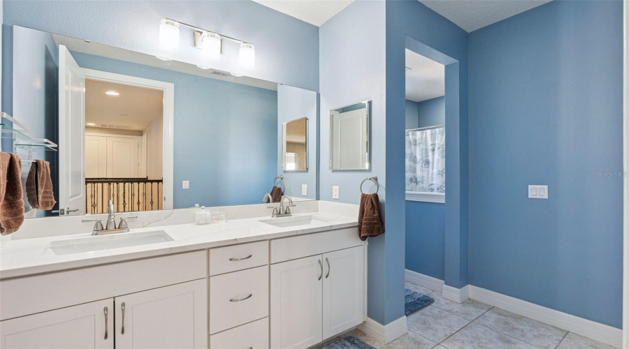 ORLANDO, Florida 32836, 4 Bedrooms Bedrooms, ,3 BathroomsBathrooms,Residential,For Sale,LEMON LAKE,0,MFRO6375590