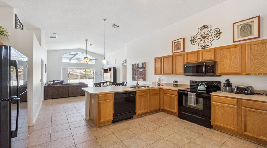 DAVENPORT, Florida 33837, 4 Bedrooms Bedrooms, ,3 BathroomsBathrooms,Residential,For Sale,ROSSO,0,MFRO6376151