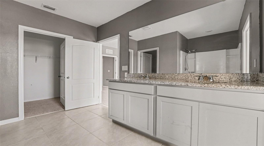 DAVENPORT, Florida 33837, 5 Bedrooms Bedrooms, ,3 BathroomsBathrooms,Residential,For Sale,SUGARWOOD,0,MFRTB8470294