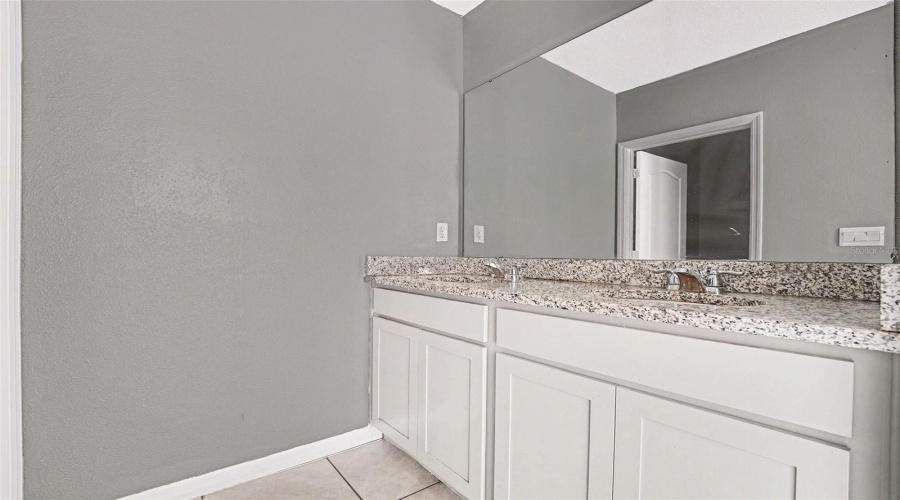 DAVENPORT, Florida 33837, 5 Bedrooms Bedrooms, ,3 BathroomsBathrooms,Residential,For Sale,SUGARWOOD,0,MFRTB8470294