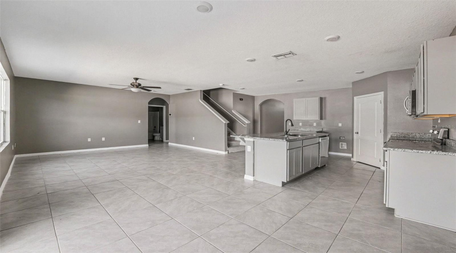 DAVENPORT, Florida 33837, 5 Bedrooms Bedrooms, ,3 BathroomsBathrooms,Residential,For Sale,SUGARWOOD,0,MFRTB8470294