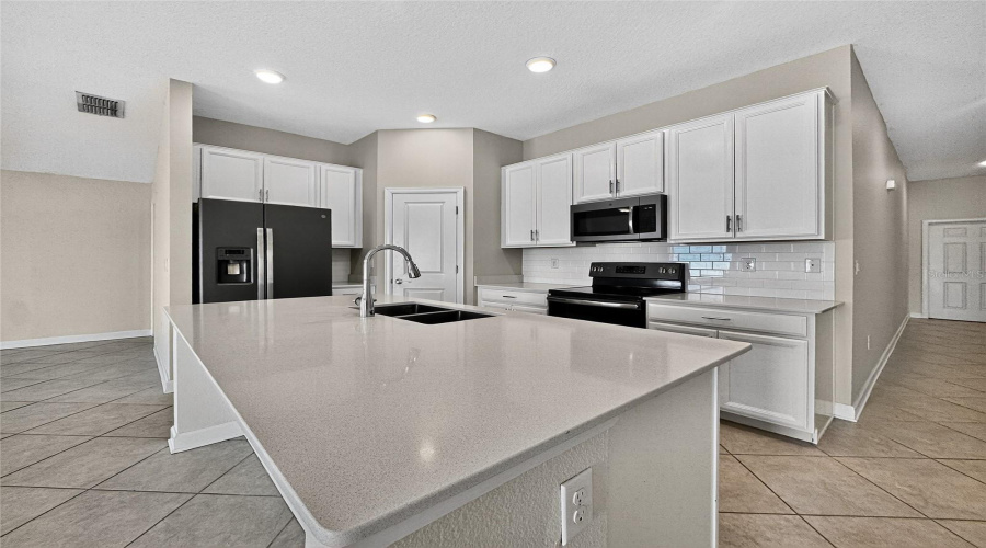 DAVENPORT, Florida 33837, 3 Bedrooms Bedrooms, ,2 BathroomsBathrooms,Residential,For Sale,TAFT,0,MFRG5102791