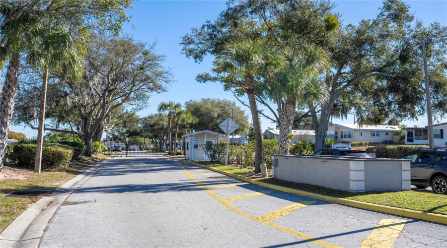 DAVENPORT, Florida 33897, 4 Bedrooms Bedrooms, ,2 BathroomsBathrooms,Residential,For Sale,HIGHWAY 27,0,MFRO6378237