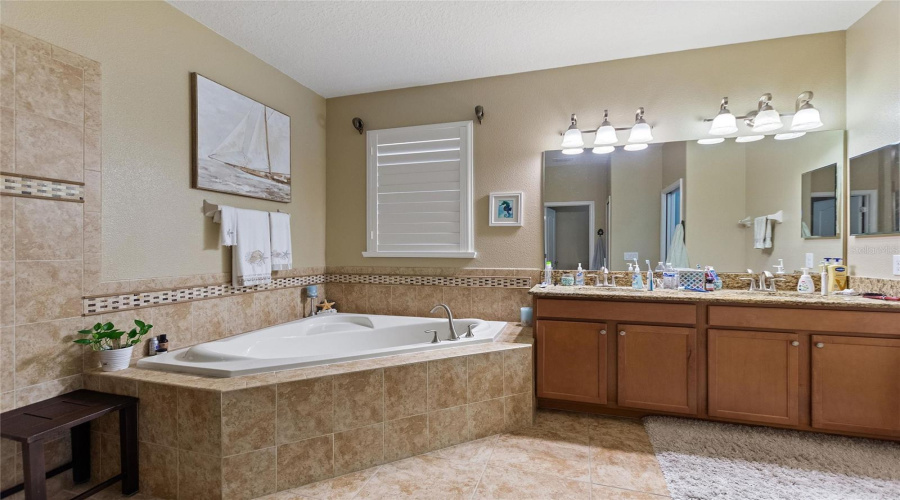 DAVENPORT, Florida 33896, 4 Bedrooms Bedrooms, ,2 BathroomsBathrooms,Residential,For Sale,DOLPHIN HEAD,0,MFRS5142741