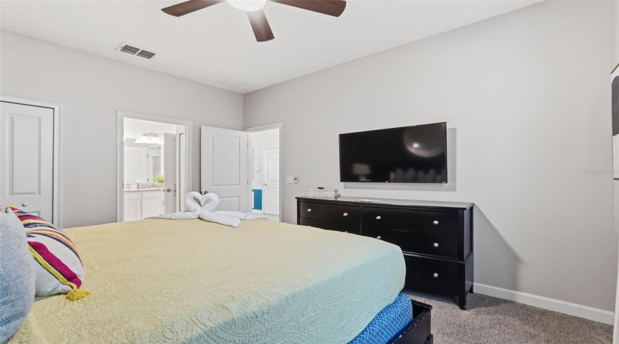 DAVENPORT, Florida 33896, 8 Bedrooms Bedrooms, ,5 BathroomsBathrooms,Residential,For Sale,ROLLING FAIRWAY,0,MFRTB8470717