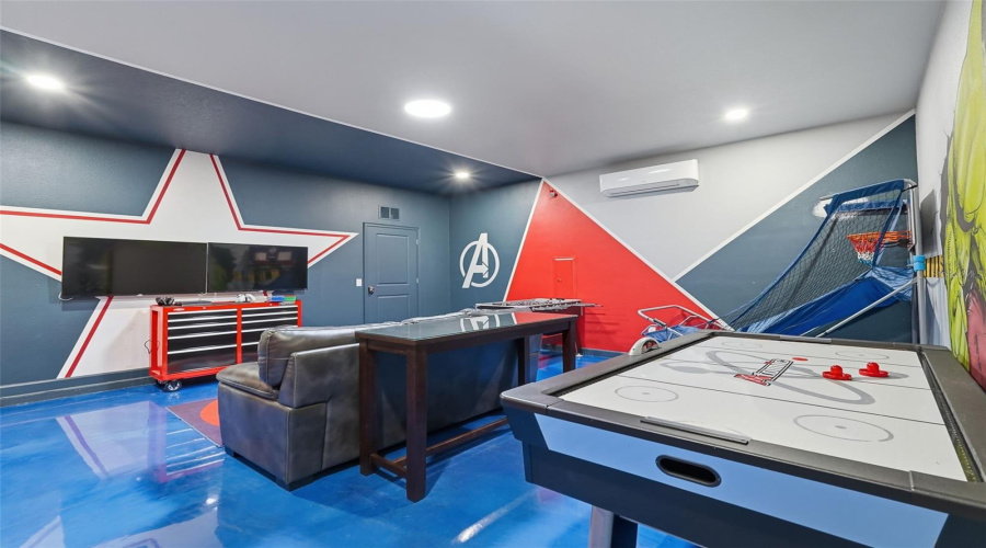 DAVENPORT, Florida 33896, 8 Bedrooms Bedrooms, ,5 BathroomsBathrooms,Residential,For Sale,ROLLING FAIRWAY,0,MFRTB8470717