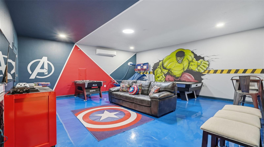 DAVENPORT, Florida 33896, 8 Bedrooms Bedrooms, ,5 BathroomsBathrooms,Residential,For Sale,ROLLING FAIRWAY,0,MFRTB8470717