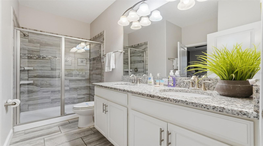 DAVENPORT, Florida 33896, 8 Bedrooms Bedrooms, ,5 BathroomsBathrooms,Residential,For Sale,ROLLING FAIRWAY,0,MFRTB8470717