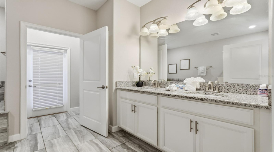 DAVENPORT, Florida 33896, 8 Bedrooms Bedrooms, ,5 BathroomsBathrooms,Residential,For Sale,ROLLING FAIRWAY,0,MFRTB8470717