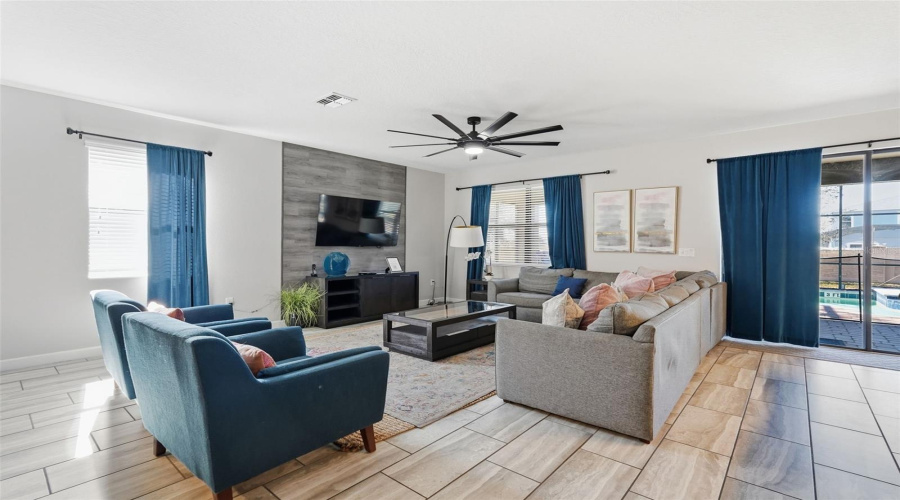 DAVENPORT, Florida 33896, 8 Bedrooms Bedrooms, ,5 BathroomsBathrooms,Residential,For Sale,ROLLING FAIRWAY,0,MFRTB8470717