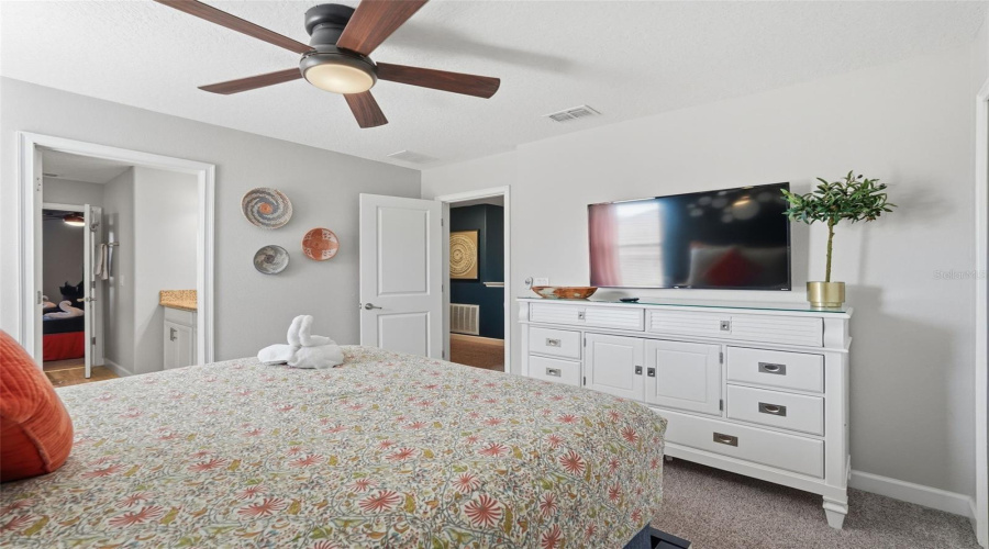 DAVENPORT, Florida 33896, 8 Bedrooms Bedrooms, ,5 BathroomsBathrooms,Residential,For Sale,ROLLING FAIRWAY,0,MFRTB8470717