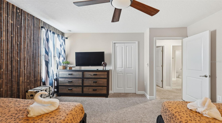 DAVENPORT, Florida 33896, 8 Bedrooms Bedrooms, ,5 BathroomsBathrooms,Residential,For Sale,ROLLING FAIRWAY,0,MFRTB8470717