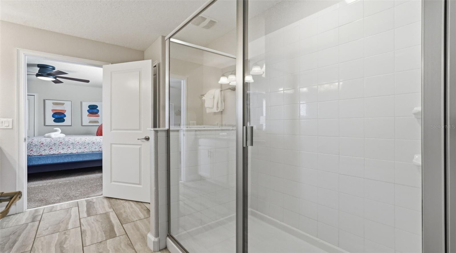 DAVENPORT, Florida 33896, 8 Bedrooms Bedrooms, ,5 BathroomsBathrooms,Residential,For Sale,ROLLING FAIRWAY,0,MFRTB8470717