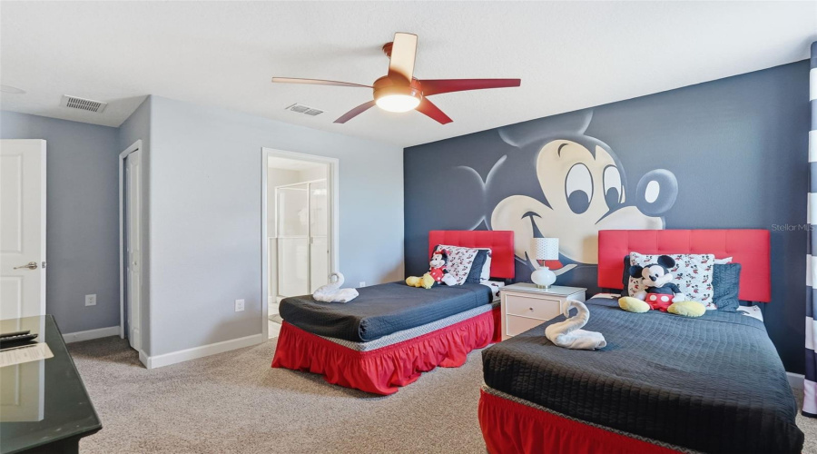 DAVENPORT, Florida 33896, 8 Bedrooms Bedrooms, ,5 BathroomsBathrooms,Residential,For Sale,ROLLING FAIRWAY,0,MFRTB8470717