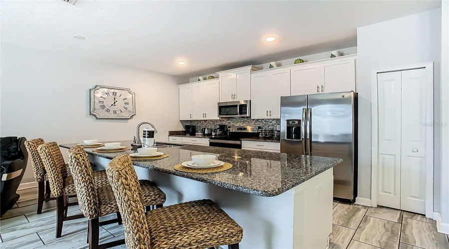 DAVENPORT, Florida 33896, 4 Bedrooms Bedrooms, ,3 BathroomsBathrooms,Residential,For Sale,DOGLEG,0,MFRO6328880