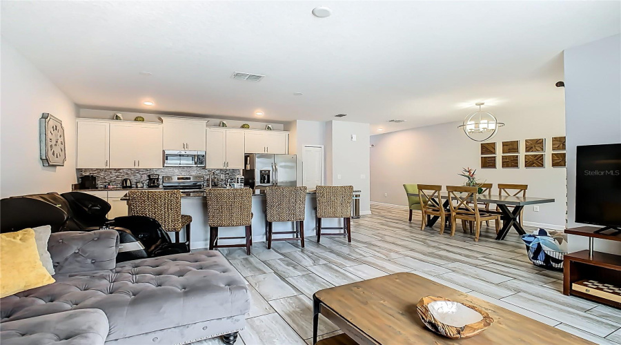 DAVENPORT, Florida 33896, 4 Bedrooms Bedrooms, ,3 BathroomsBathrooms,Residential,For Sale,DOGLEG,0,MFRO6328880