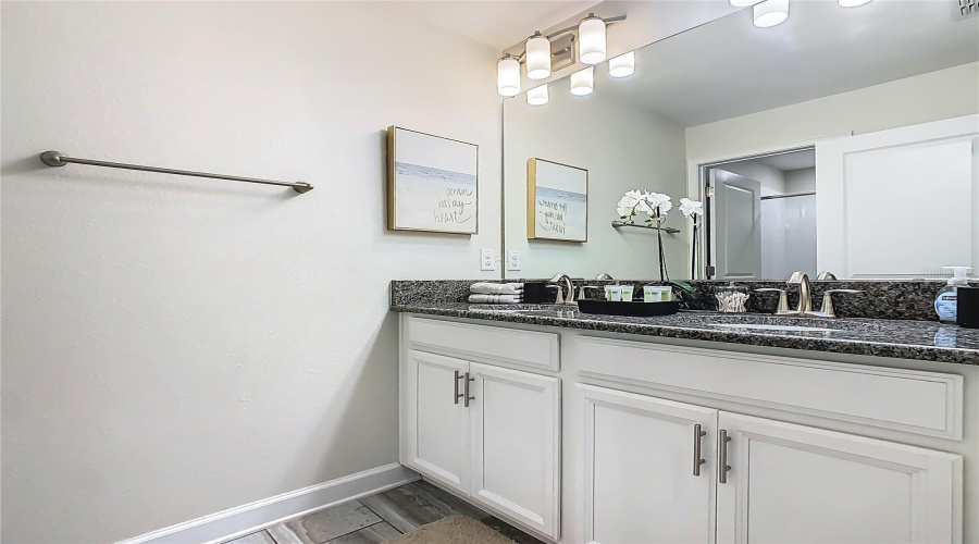 DAVENPORT, Florida 33896, 4 Bedrooms Bedrooms, ,3 BathroomsBathrooms,Residential,For Sale,DOGLEG,0,MFRO6328880