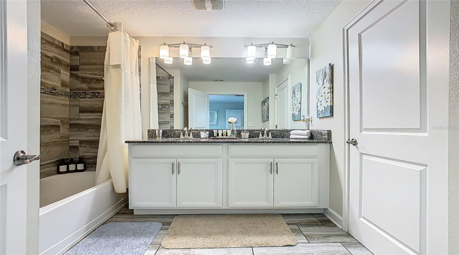 DAVENPORT, Florida 33896, 4 Bedrooms Bedrooms, ,3 BathroomsBathrooms,Residential,For Sale,DOGLEG,0,MFRO6328880