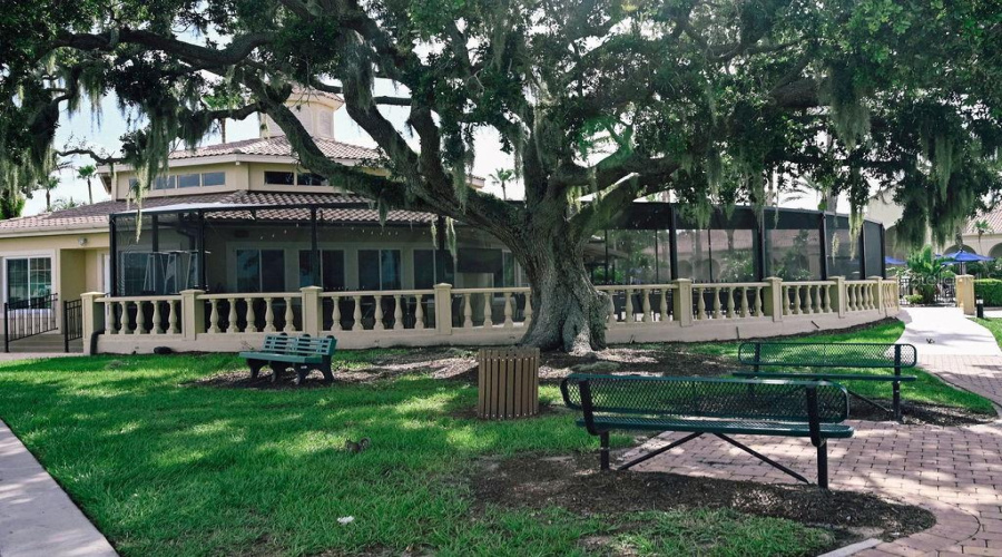 Enjoy a local community restaurant at the clubhouse!