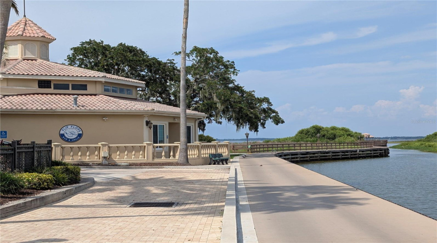 Come in from the lake, tie up and have lunch at the community restaurant!