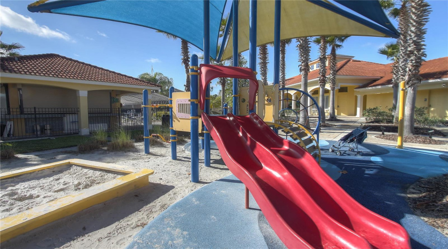 KISSIMMEE, Florida 34746, 6 Bedrooms Bedrooms, ,5 BathroomsBathrooms,Residential,For Sale,MADIERA BEACH,0,MFRS5142833