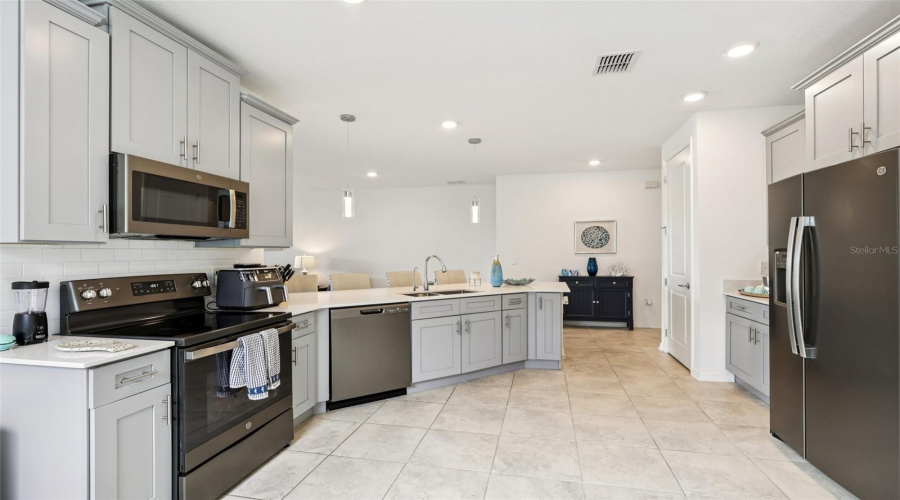 KISSIMMEE, Florida 34746, 5 Bedrooms Bedrooms, ,3 BathroomsBathrooms,Residential,For Sale,MYRTLE PINE,0,MFRS5139494