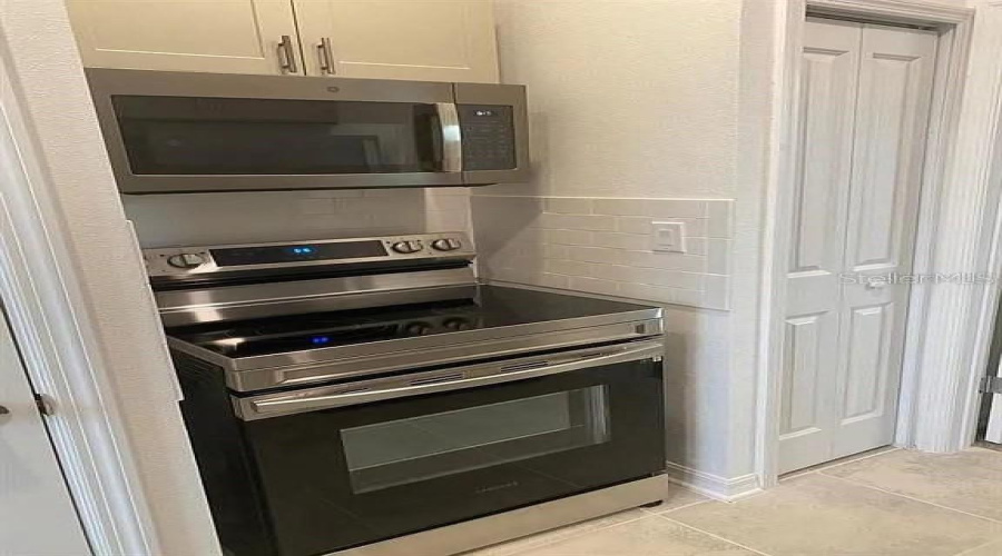 KISSIMMEE, Florida 34746, 5 Bedrooms Bedrooms, ,3 BathroomsBathrooms,Residential,For Sale,MYRTLE PINE,0,MFRS5139494