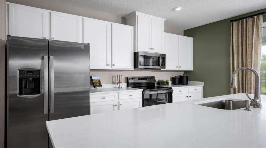 DAVENPORT, Florida 33837, 3 Bedrooms Bedrooms, ,2 BathroomsBathrooms,Residential,For Sale,PINEYWOOD FIELD,0,MFRW7880503