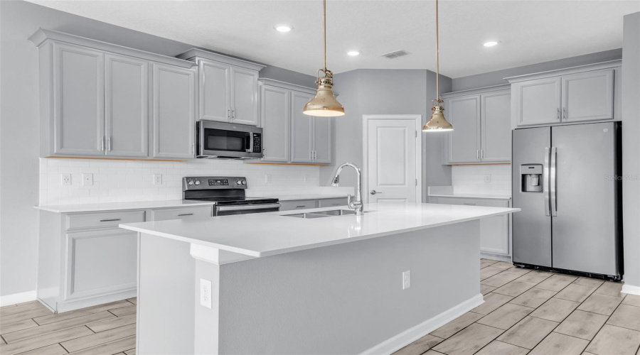 DAVENPORT, Florida 33896, 4 Bedrooms Bedrooms, ,2 BathroomsBathrooms,Residential,For Sale,DOWNSWING,0,MFRO6364832